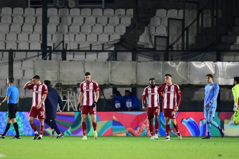 Athens Kallithea – Ολυμπιακός: Ψυχρολουσία για τους ερυθρόλευκους στις καθυστερήσεις [1-1]