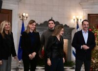 Kyriakos Mitsotakis: Listened to Christmas Carols with His Family at the Maximos Mansion Kyriakos Mitsotakis: Listened to Christmas Carols with His Family at the Maximos Mansion