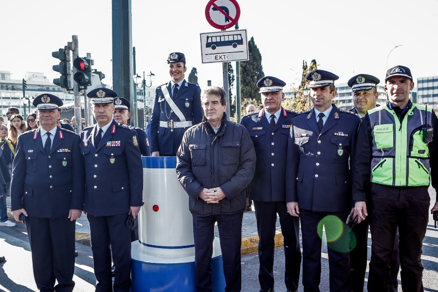 Χρυσοχοΐδης: Αποστολή μας να βρισκόμαστε κοντά στον πολίτη – Δώρα σε τροχονόμους