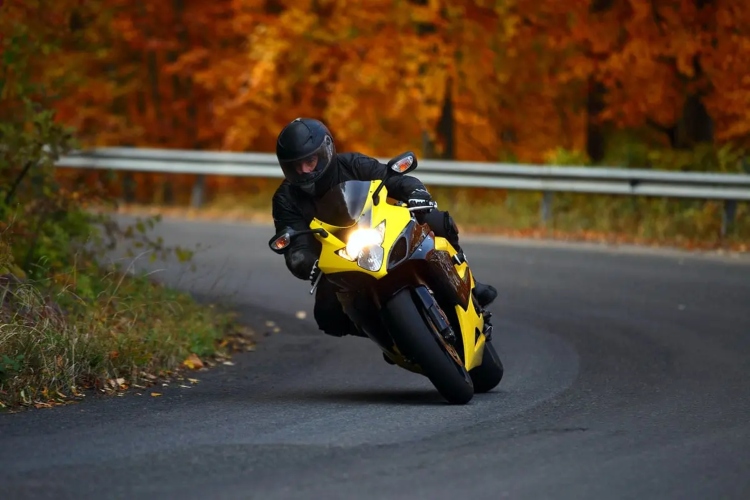 Ban on Gasoline Sales to Motorcyclists Without Helmets: Greece’s New Initiative Following Tragic Accident