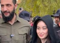 Συρία: O αλ Τζολάνι ζήτησε από γυναίκα να καλύψει τα μαλλιά της για να βγουν φωτογραφία Συρία: O αλ Τζολάνι ζήτησε από γυναίκα να καλύψει τα μαλλιά της για να βγουν φωτογραφία