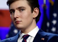 Καρδιοκατακτητής ο Μπάρον Τραμπ: Είναι «δημοφιλής στα κορίτσια» στο πανεπιστήμιο όπου φοιτά