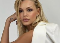 Βίκυ Κάβουρα: Το νέο της επαγγελματικό βήμα μετά τη γέννηση της κόρης της, η μητρότητα και το θέατρο Βίκυ Κάβουρα: Το νέο της επαγγελματικό βήμα μετά τη γέννηση της κόρης της, η μητρότητα και το θέατρο