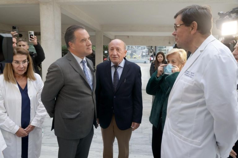 Άδωνις Γεωργιάδης: Με επιτυχία πραγματοποιήθηκαν 2 δωρεάν απογευματινά χειρουργεία στο Αγία Όλγα [pics]