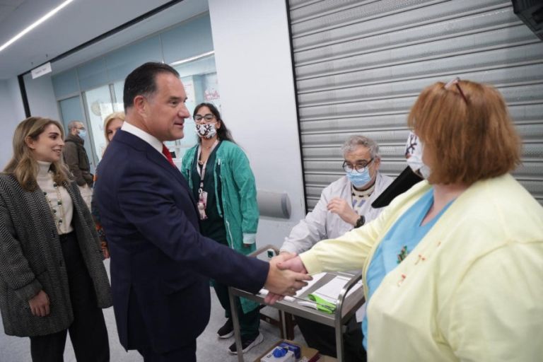 Άδωνις Γεωργιάδης: Χριστούγεννα σε Νοσοκομεία της Αθήνας και του Πειραιά [vid,pics]