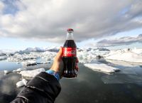 Coca Cola: Εγκαταλείπει τον στόχο για τις επαναχρησιμοποιούμενες συσκευασίες Coca Cola: Εγκαταλείπει τον στόχο για τις επαναχρησιμοποιούμενες συσκευασίες