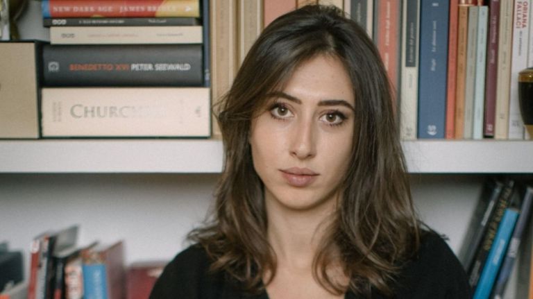 Γιατί συνελήφθη στο Ιράν η Ιταλίδα δημοσιογράφος Τσετσίλια Σάλα –Το σχόλιο που εξόργισε την Τεχεράνη