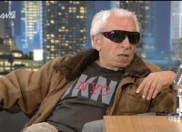 Τάσος Μπουγάς: Προκάλεσε πανικό στο Σίδνεϊ – Θαυμάστριες του έσκισαν το πουκάμισο [vid]