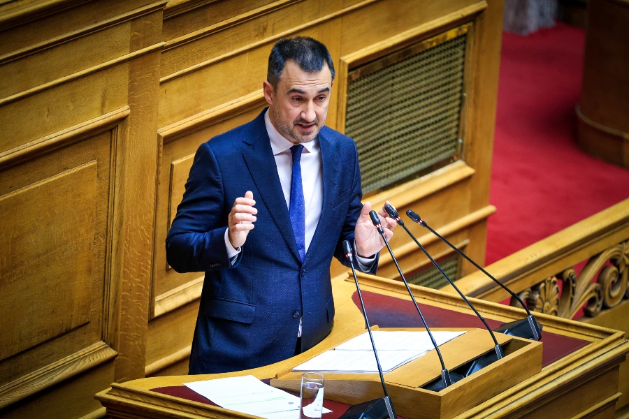 Χαρίτσης στη Βουλή: Ο προϋπολογισμός της κυβέρνησης είναι μνημονιακός χωρίς να βρισκόμαστε σε μνημόνια