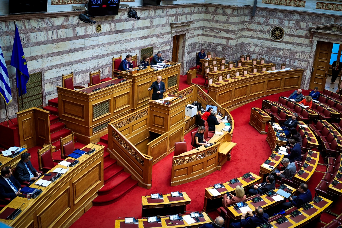 Στα ύψη η πολιτική αντιπαράθεση με φόντο τον προϋπολογισμό