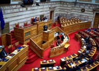 Τράπεζες και μισθοί κυριαρχούν στη συζήτηση για τον προϋπολογισμό Τράπεζες και μισθοί κυριαρχούν στη συζήτηση για τον προϋπολογισμό