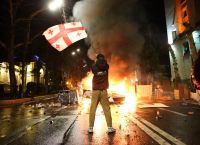 Γεωργία: Συμμορίες «τιτούσκι» ξυλοκοπούν αντιπάλους της φιλορωσικής κυβέρνησης