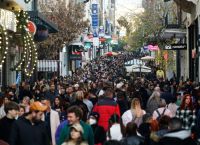 Εορταστικό ωράριο: Ανοιχτά καταστήματα και σούπερ μάρκετ την Κυριακή