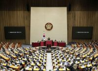 Ν. Κορέα: Το κοινοβούλιο ψήφισε υπέρ της καθαίρεσης του προέδρου της χώρας