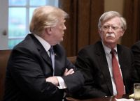 Πρώην σύμβουλος του Τραμπ προειδοποιεί: Είναι ανίκανος να συγκεντρωθεί, δεν διαβάζει, πιθανή διεθνής κρίση