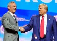 ΗΠΑ: «Οχι υπουργός Υγείας ο Κένεντι» λένε 75 νομπελίστες 