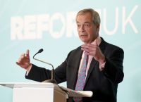 Ο Μασκ χρυσώνει τον Φάρατζ για να τον κάνει πρωθυπουργό 