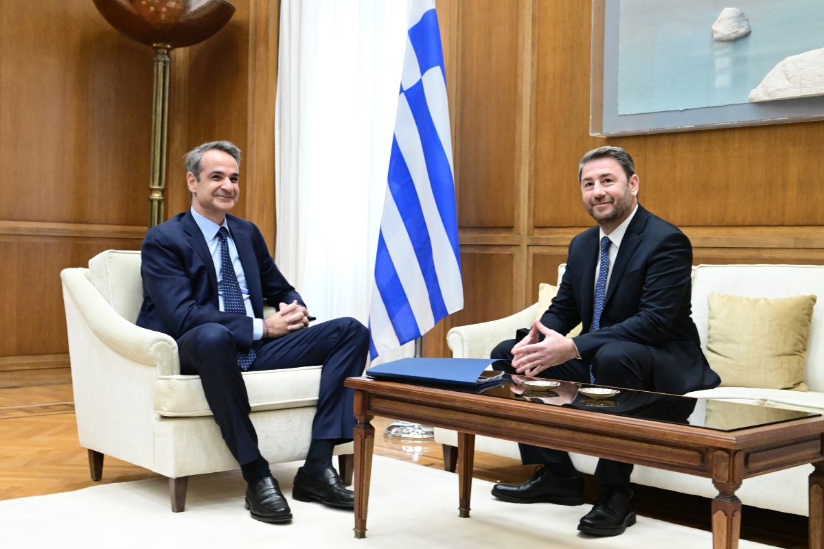 Μπρα ντε φερ Κυβέρνησης – ΠΑΣΟΚ για ακροδεξιά και δραχμή