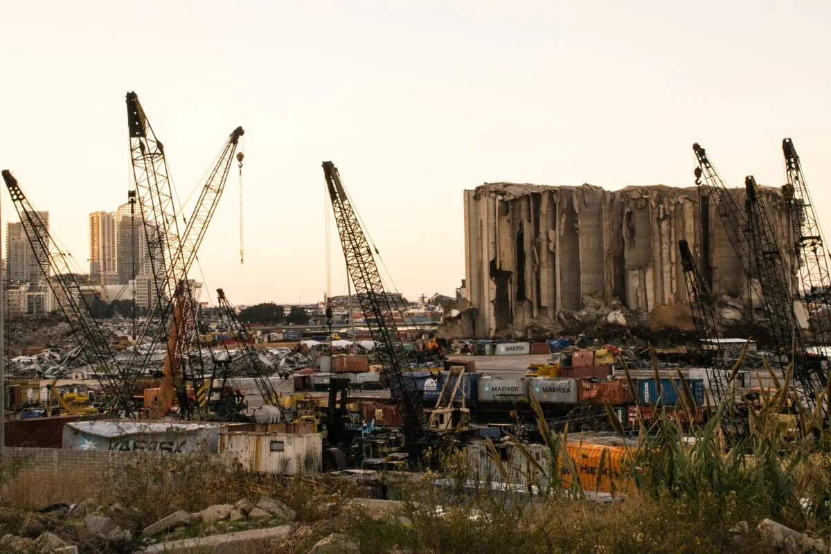 Τα ΗΑΕ επαναφέρουν τους δεσμούς με τον Λίβανο