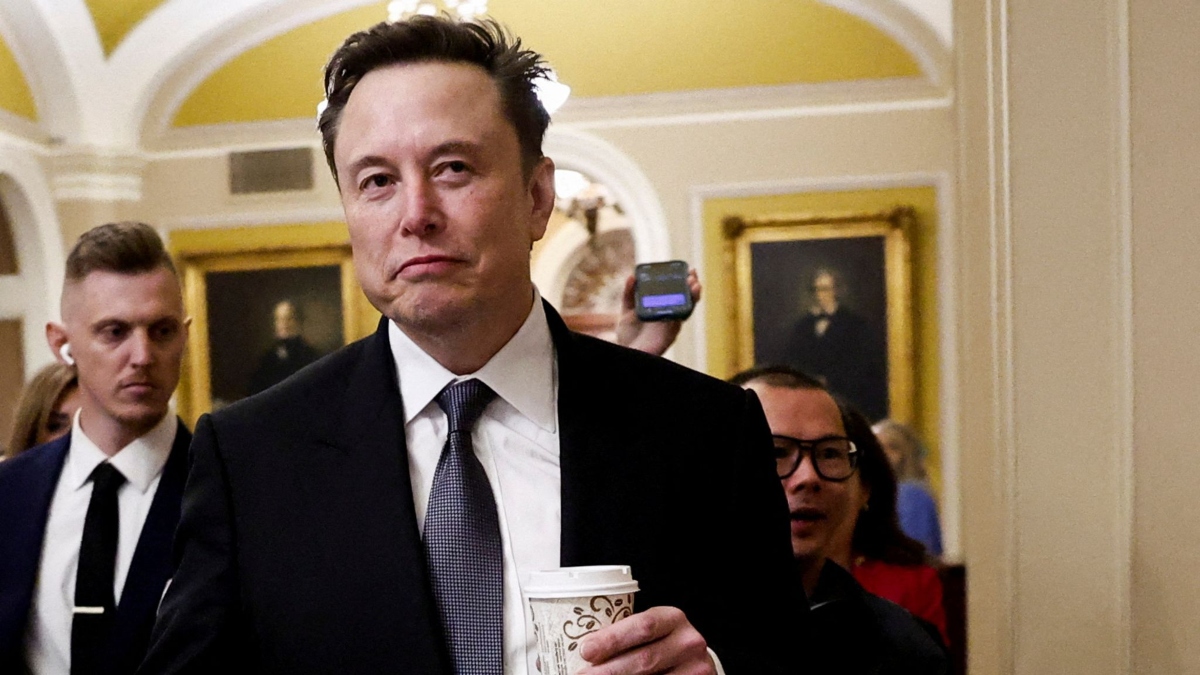 Μασκ για έκρηξη Tesla έξω από το ξενοδοχείο Τραμπ: Ίσως είναι τρομοκρατικό χτύπημα