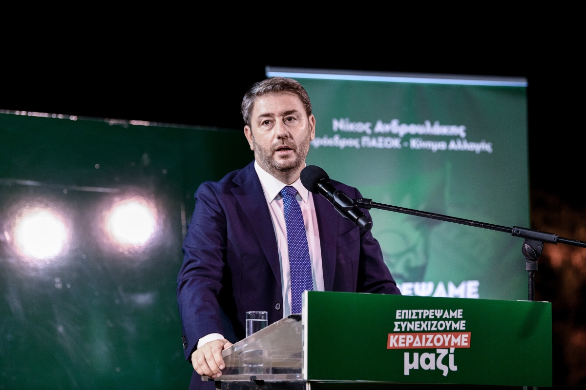 ΠΑΣΟΚ εναντίον ΝΔ για τους αιώνιους φοιτητές: «Ποια μέτρα θα ισχύσουν; Του κ. Μαρινάκη ή του κ. Πιερρακάκη;»