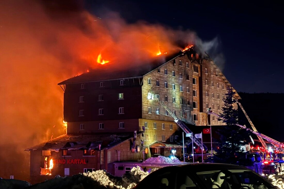 Εθνικό πένθος στην Τουρκία για το θάνατο 76 ανθρώπων σε χιονοδρομικό κέντρο