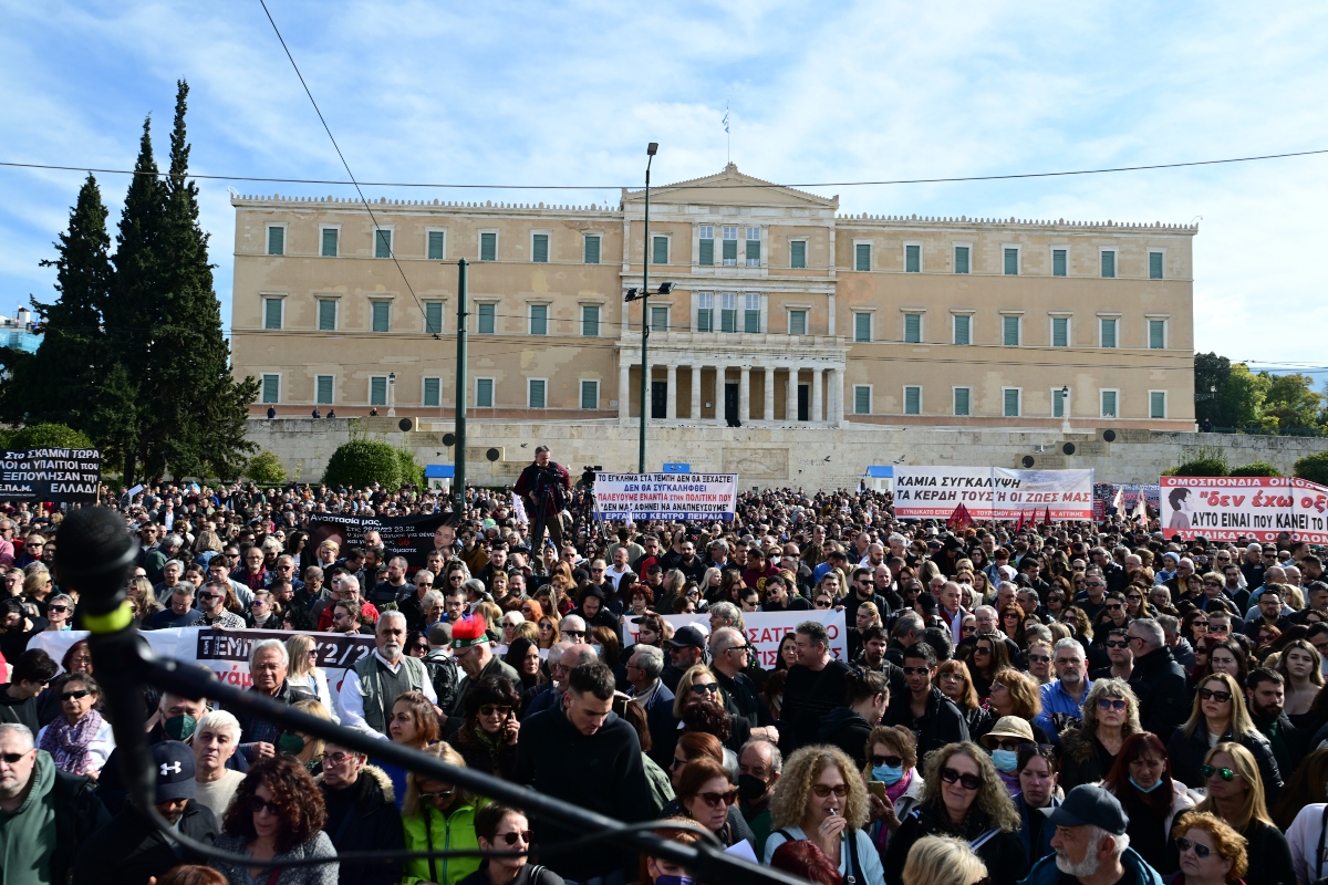 Στους δρόμους για τα θύματα των Τεμπών και οι φαρμακοποιοί της Αθήνας στις 28/2