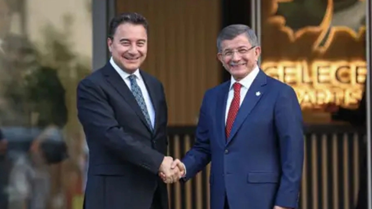 Τουρκία: Νέο πολιτικό φορέα ιδρύουν Νταβούτογλου-Μπαμπατζάν