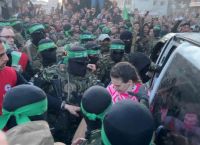 Η Χαμάς αναβάλλει την επόμενη απελευθέρωση ομήρων και κατηγορεί το Ισραήλ για παραβίαση της συμφωνίας