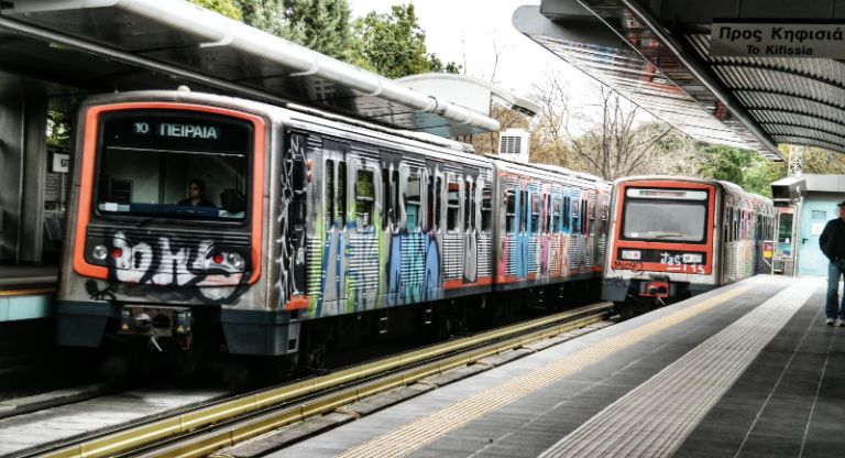 Εργαζόμενοι ΣΤΑΣΥ: Άνοιξαν όλες οι πόρτες συρμού εν κινήσει στον ΗΣΑΠ