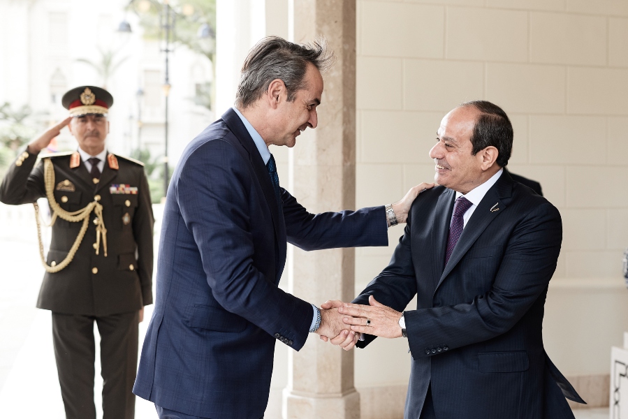 Μητσοτάκης: Τα μηνύματα που θα στείλει από την τριμερή στο Κάιρο