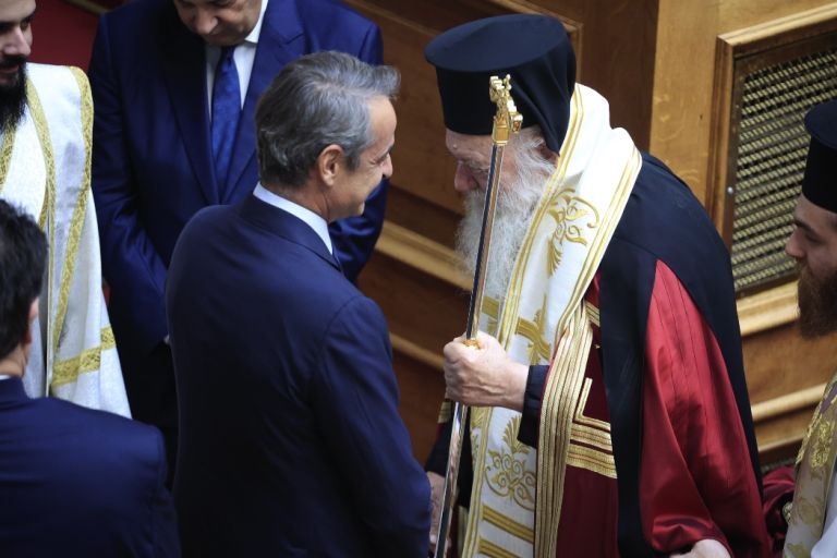 Mitsotakis-Ieronymos: Archbishop proposes church properties for social housing and student residences