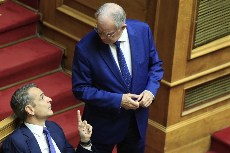 The Presidential scale tips in favor of Tasoulas – Mitsotakis’ thoughts and Sakellaropoulou’s position