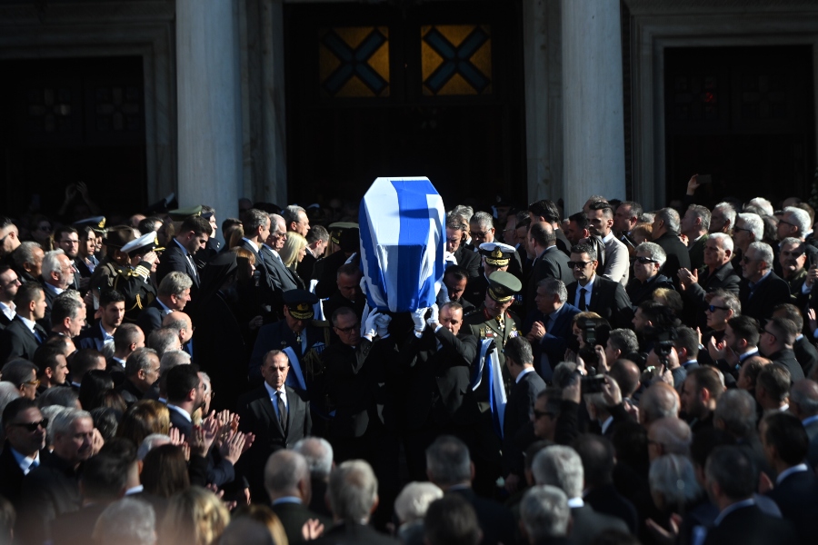 Κώστας Σημίτης: Live ο τελευταίος αποχαιρετισμός -Ξεκίνησε η πομπή για το Α’ Νεκροταφείο
