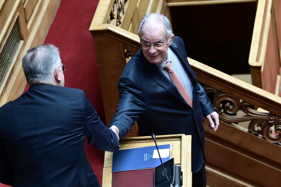 Παραίτηση με μήνυμα ενότητας από Τασούλα – «Το αόρατο νήμα που μας ενώνει»