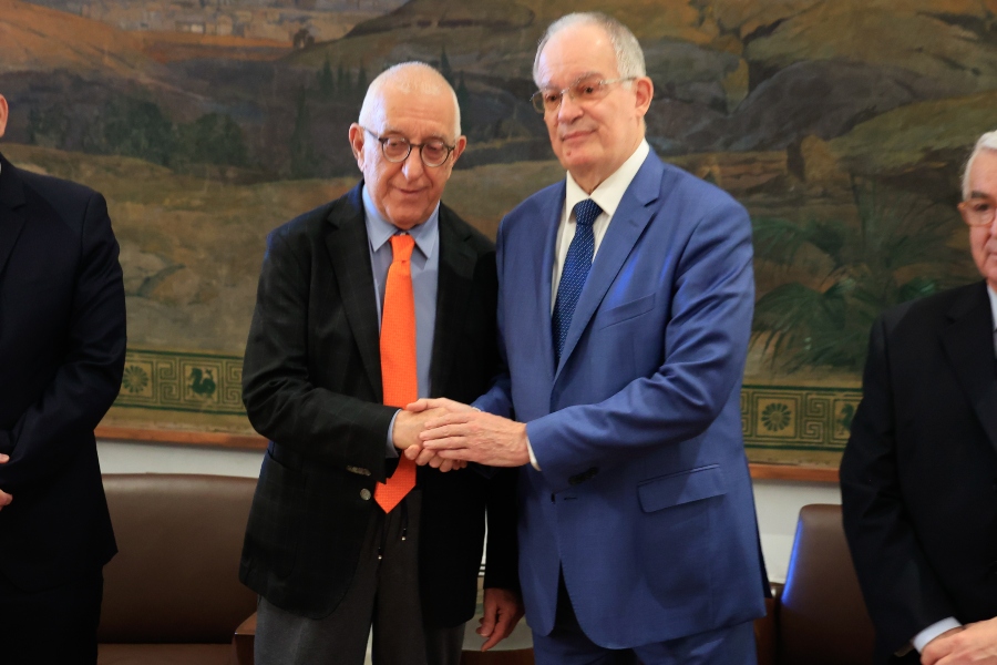 Σε εγκάρδιο κλίμα η τελετή παράδοσης και παραλαβής της προεδρίας της Βουλής