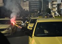 Χωρίς ταξί σήμερα η Αθήνα: Στάση εργασίας ως τις 3 – Αποχώρησαν από το υπουργείο Μεταφορών