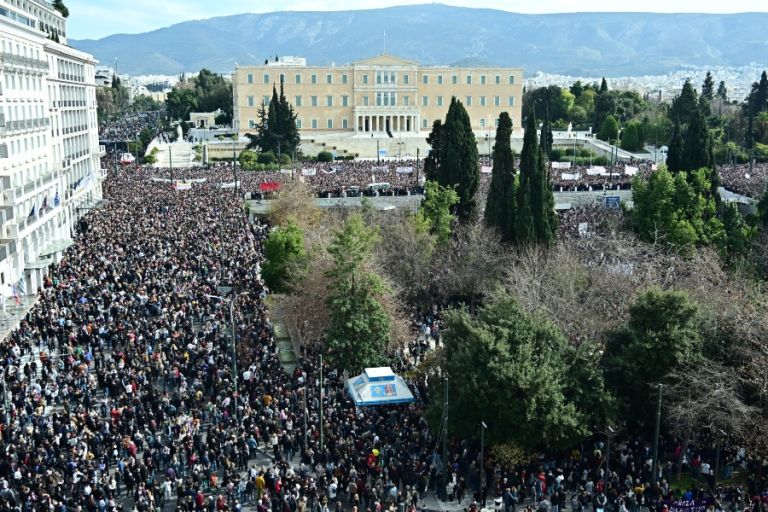 «Δεν έχω οξυγόνο»: Κοσμοσυρροή σε Σύνταγμα, Θεσσαλονίκη και άλλες πόλεις [vid,pics]