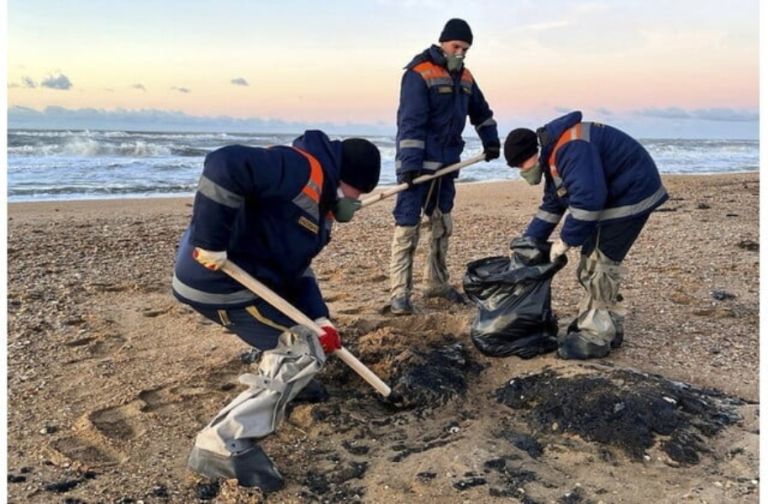 Ρωσία: Τεράστια περιβαλλοντική καταστροφή στη Μαύρη Θάλασσα