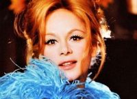 Αλίκη Βουγιουκλάκη: Η αδημοσίευτη φωτογραφία από κοπή πίτας το 1975