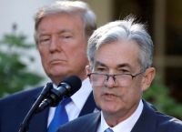 «Βολές» Trump κατά Powell για τα επιτόκια της Fed «Βολές» Trump κατά Powell για τα επιτόκια της Fed
