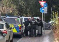 Δύο νεκροί σε επίθεση με μαχαίρι σε πάρκο στη Βαυαρία – «Μεταξύ των θυμάτων και ένα παιδί» Δύο νεκροί σε επίθεση με μαχαίρι σε πάρκο στη Βαυαρία – «Μεταξύ των θυμάτων και ένα παιδί»