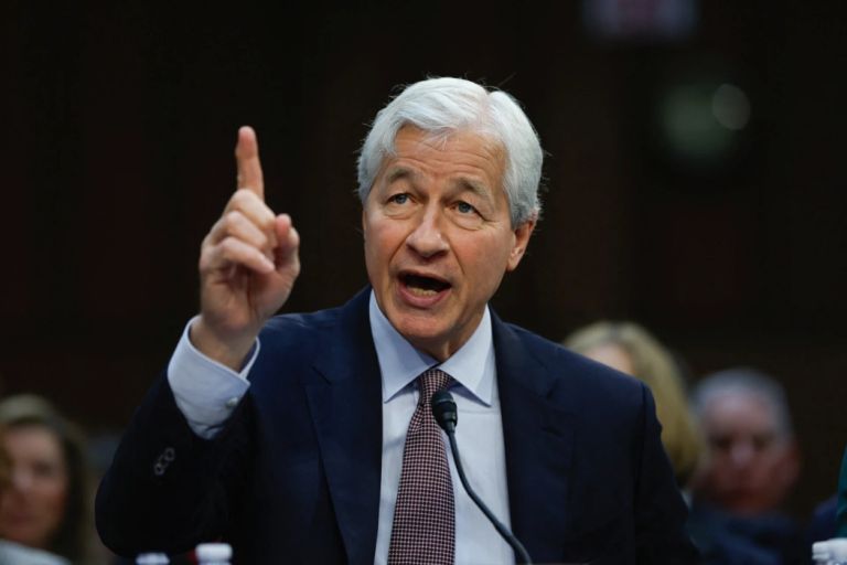 Ντίμον [JPMorgan]: Η δασμολογική πολιτική του Τραμπ είναι θετική για την εθνική ασφάλεια των ΗΠΑ