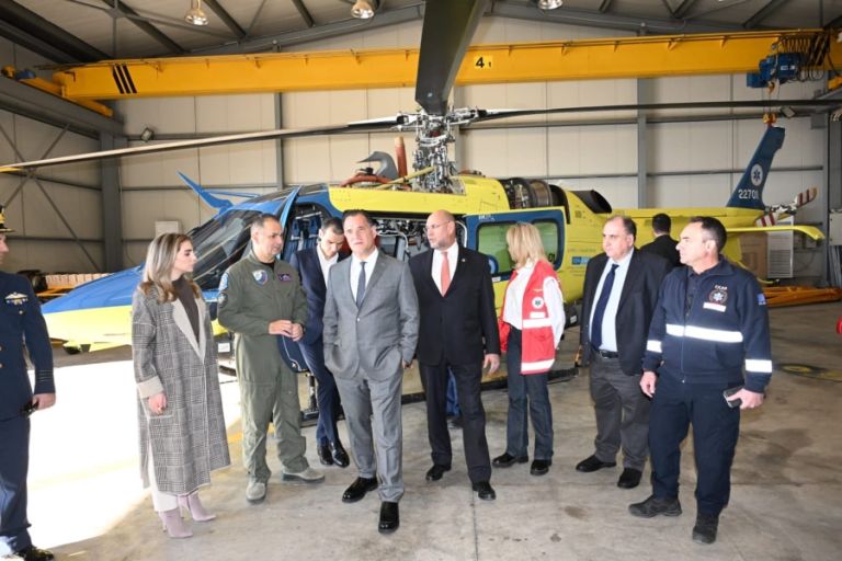 Άδωνις Γεωργιάδης: Στο πλάι των διασωστών του ΕΚΑΒ στην Ελευσίνα [pics]