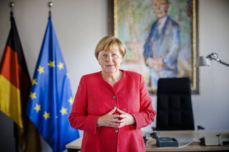Merkel εναντίον Merz για την πολιτική του ασύλου