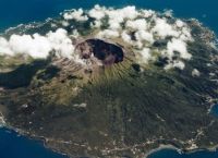 Τουρισμός: Γιατί συρρέουν στο… τοξικότερο νησί στον κόσμο Τουρισμός: Γιατί συρρέουν στο… τοξικότερο νησί στον κόσμο