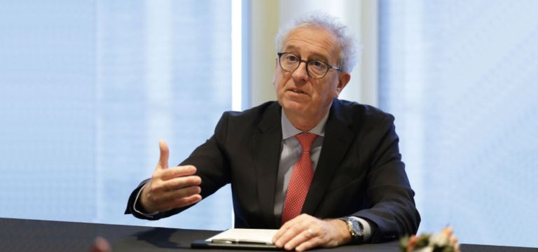Gramegna [ESM]: «Επικίνδυνο» για την Ευρώπη το κοκτέιλ πολιτικών του Trump