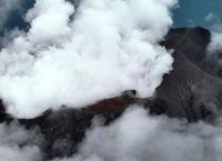 Ηφαίστειο στην Ινδονησία: Ξανά σε φάση εκρηκτικής δραστηριότητας -Εκτόξευσε τέφρα σε ύψος ως και 4 χιλιόμετρα Ηφαίστειο στην Ινδονησία: Ξανά σε φάση εκρηκτικής δραστηριότητας -Εκτόξευσε τέφρα σε ύψος ως και 4 χιλιόμετρα