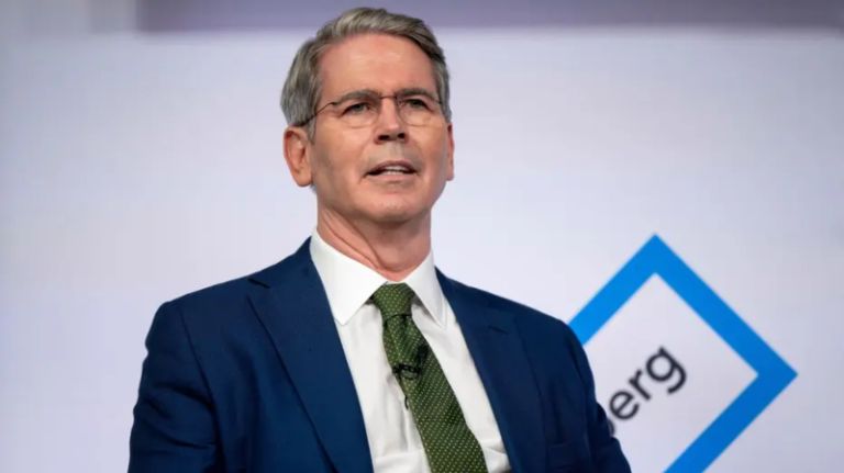 Scott Bessent [YΠ.Οικ. Trump]: Ενίσχυση κυρώσεων κατά των ρωσικών πετρελαϊκών