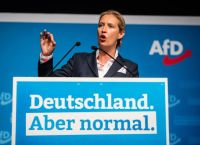 “Σκλάβοι σε αποικία των ΗΠΑ οι Γερμανοί”, σύμφωνα με την αρχηγό του AfD